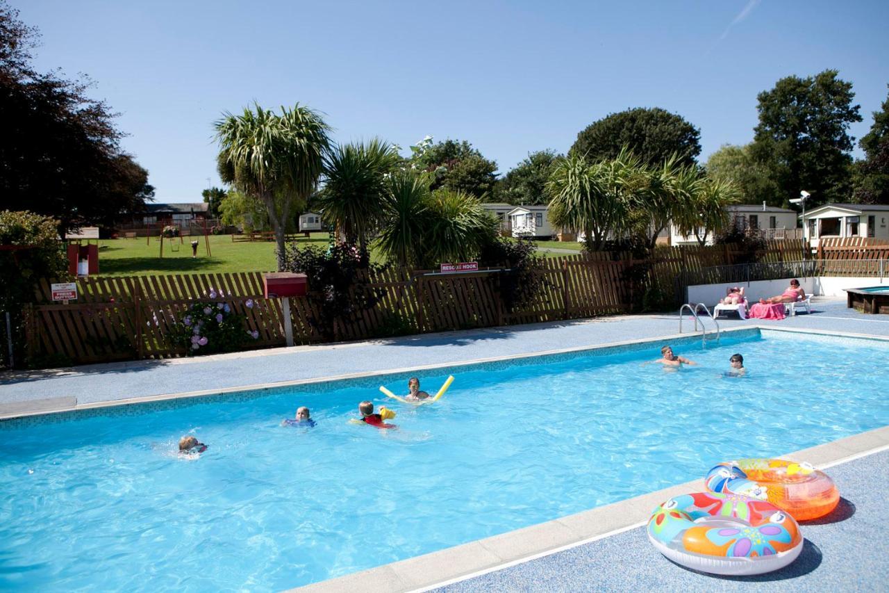 Camping Pods Trevella Holiday Park Crantock Bagian luar foto